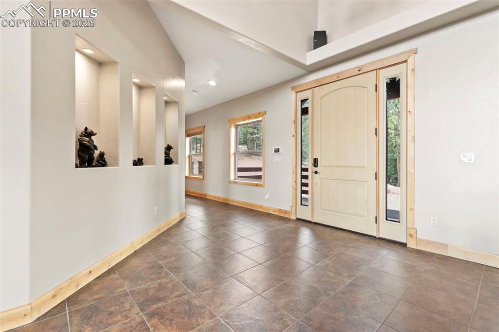 Image 10 of 47: Entryway