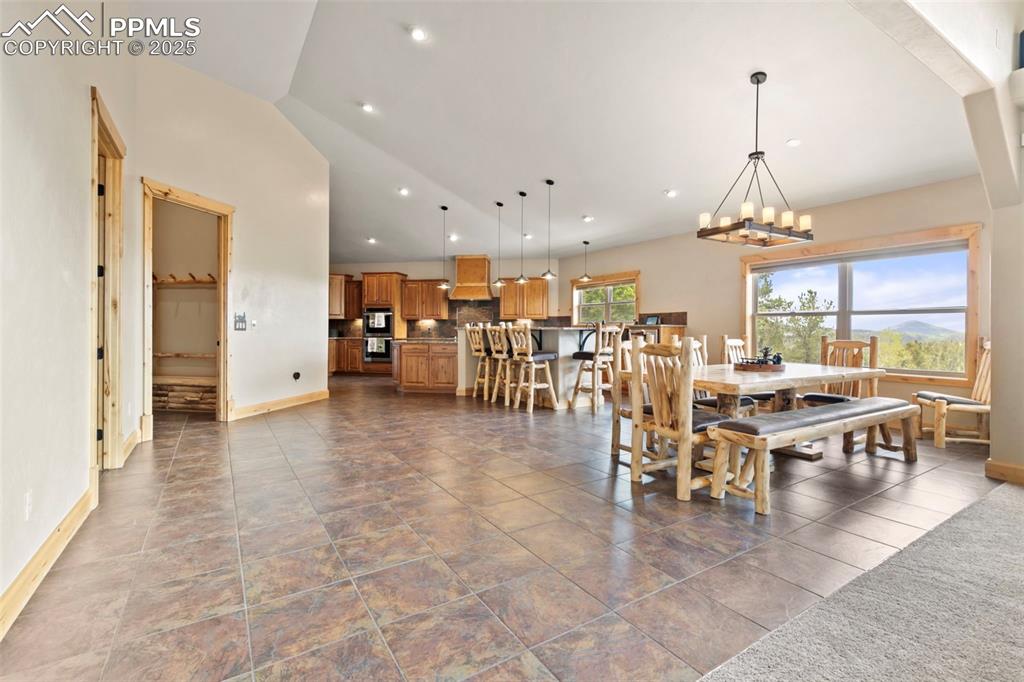 Image 14 of 47: Dining Area