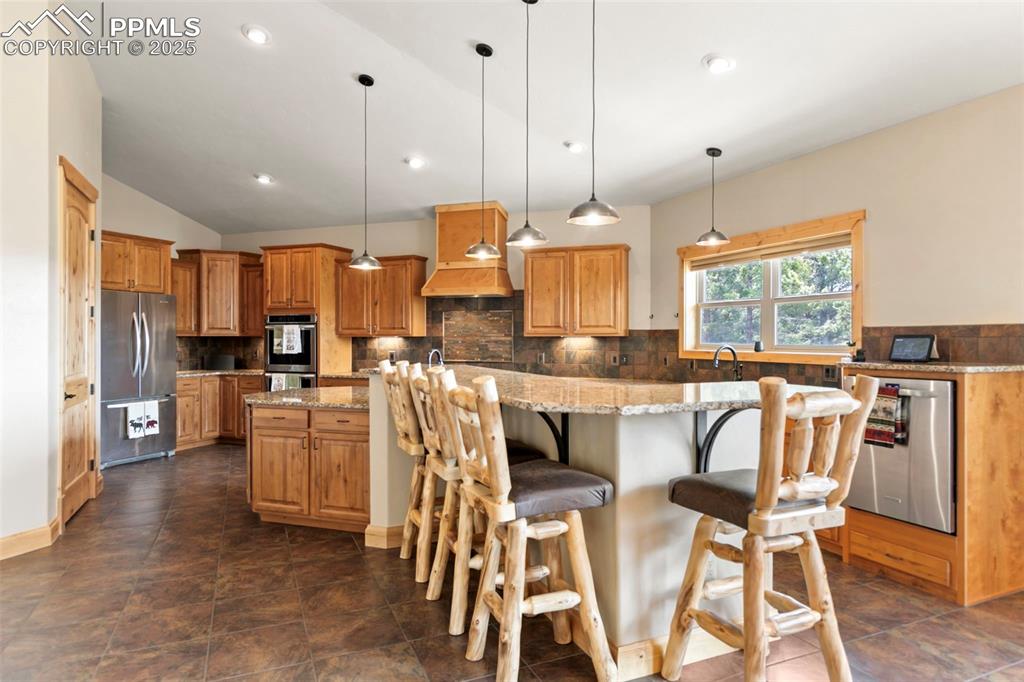 Image 15 of 47: Kitchen