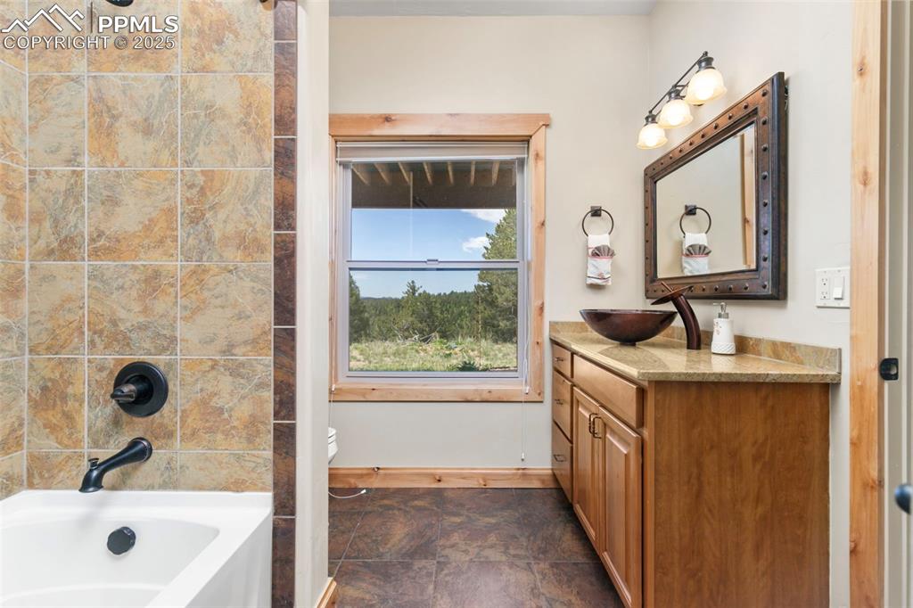 Image 45 of 47: Bathroom