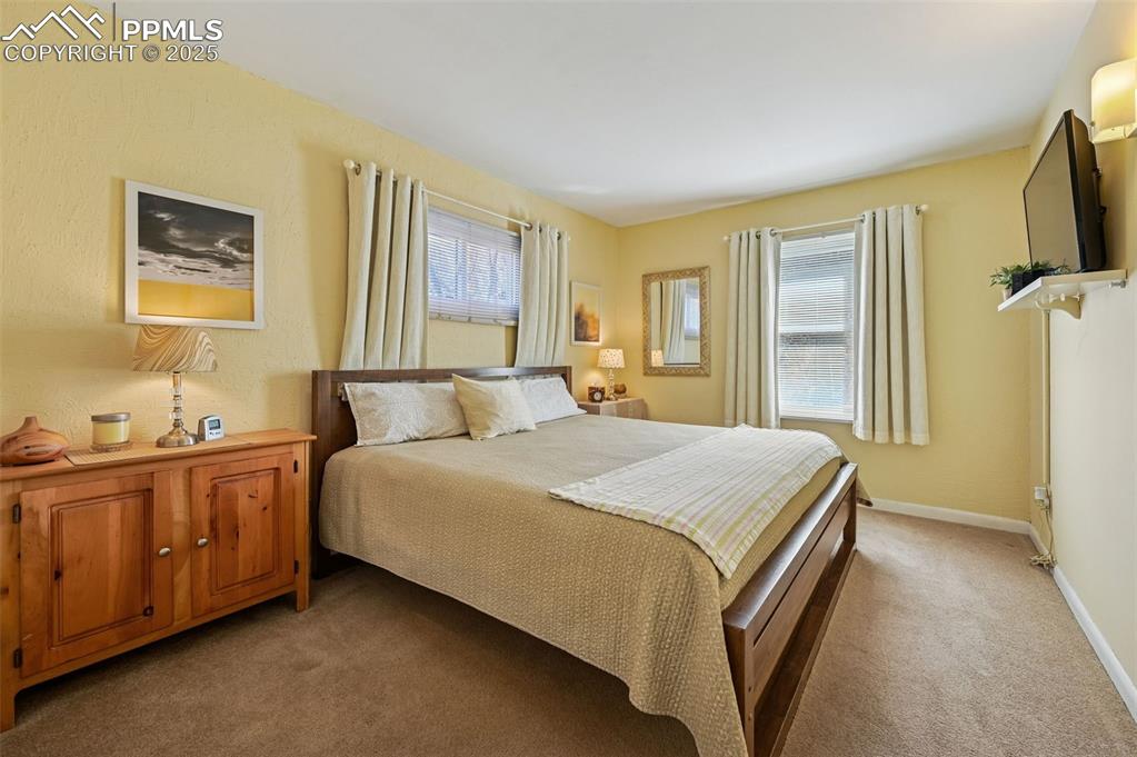 Image 13 of 27: Bedroom