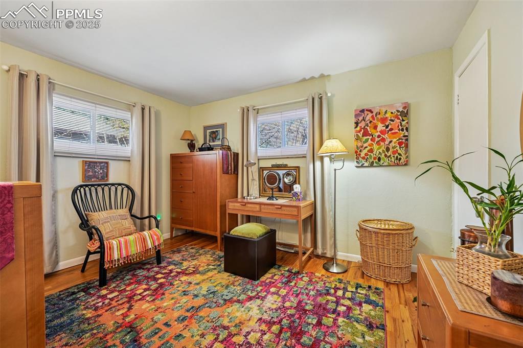 Image 18 of 27: Sitting Room