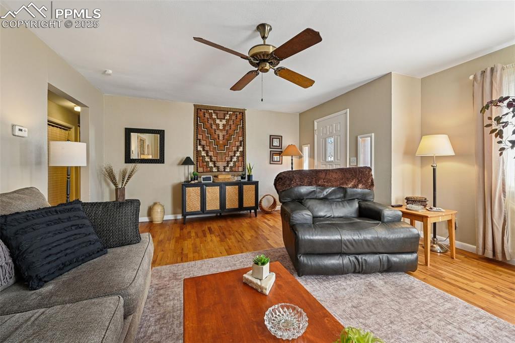 Image 9 of 27: Living Room