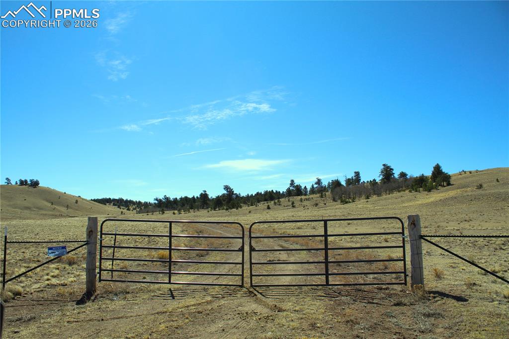 Image 16 of 17: Fence