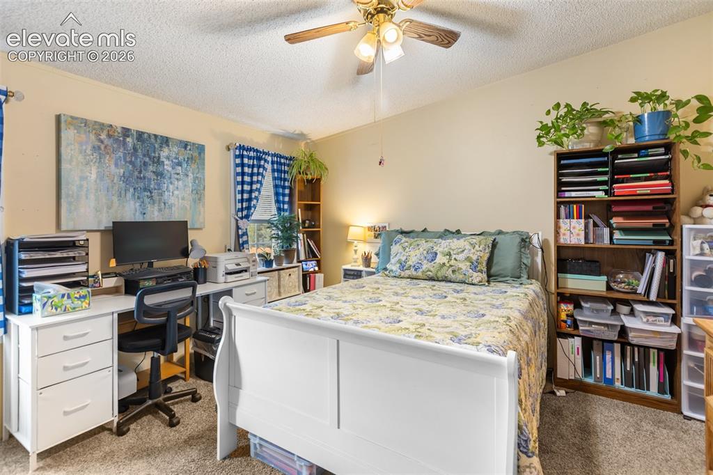 Image 16 of 27: Primary bedroom