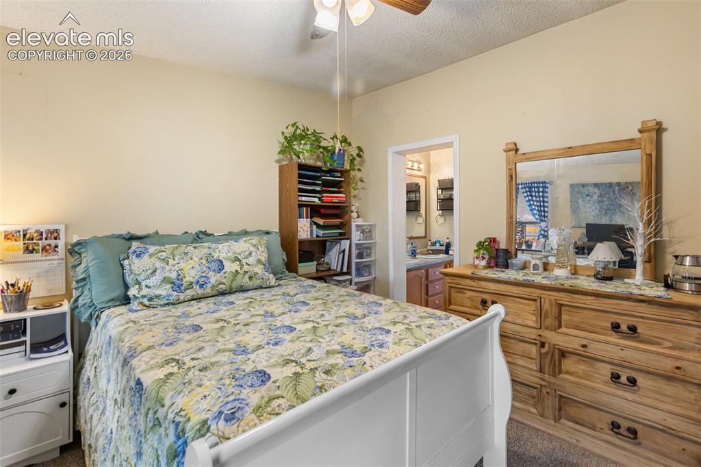 Image 17 of 27: Bedroom