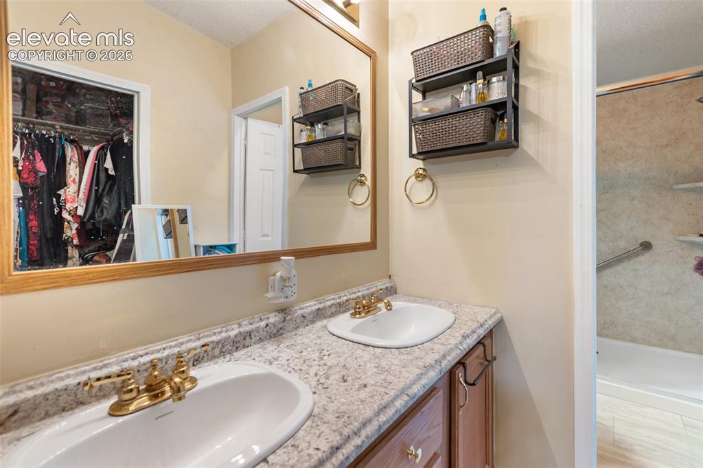 Image 18 of 27: Primary attached bathroom
