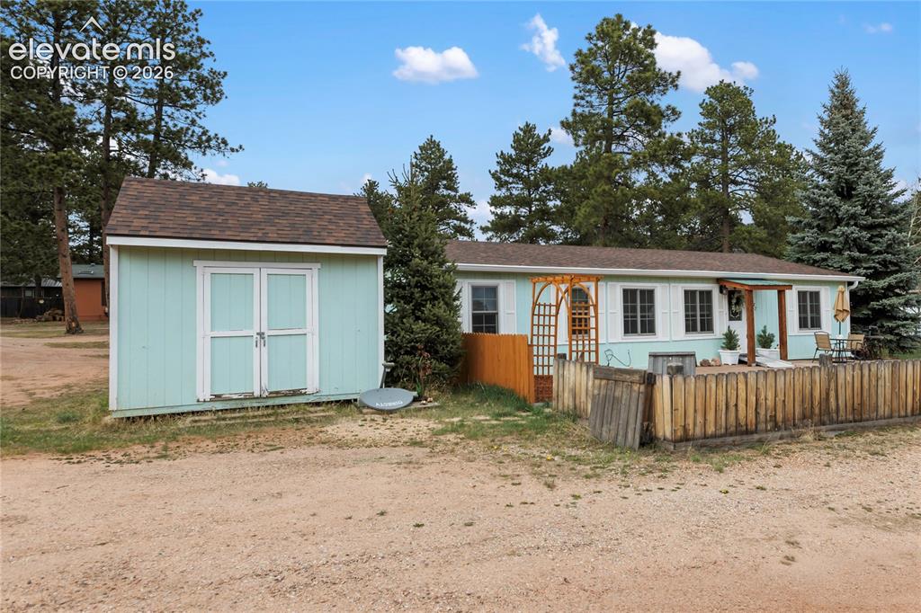 Image 23 of 27: Property has a wonderful shed that provides additional storage