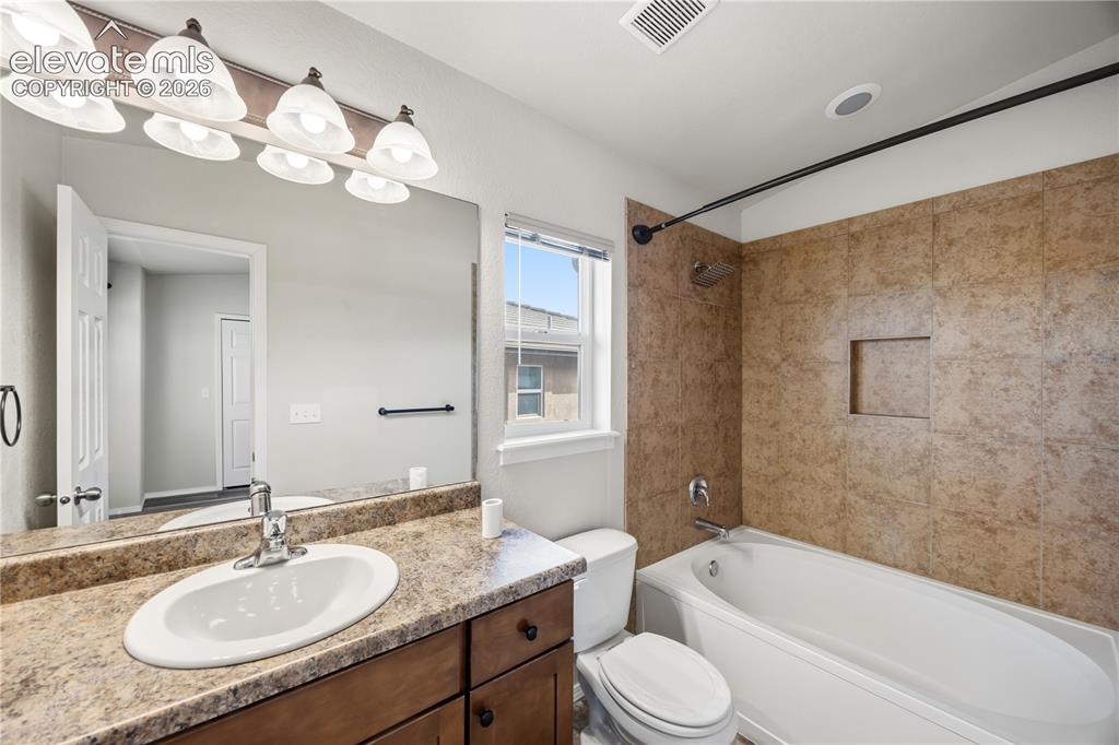 Image 14 of 36: Bathroom