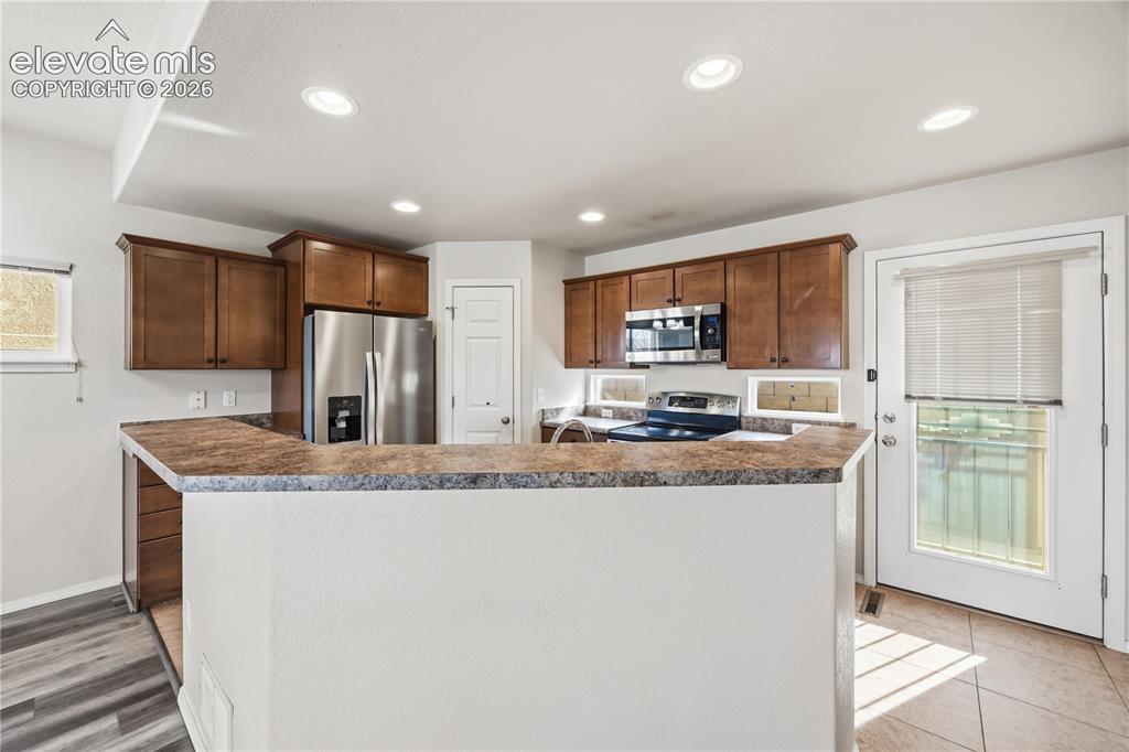 Image 7 of 36: Kitchen