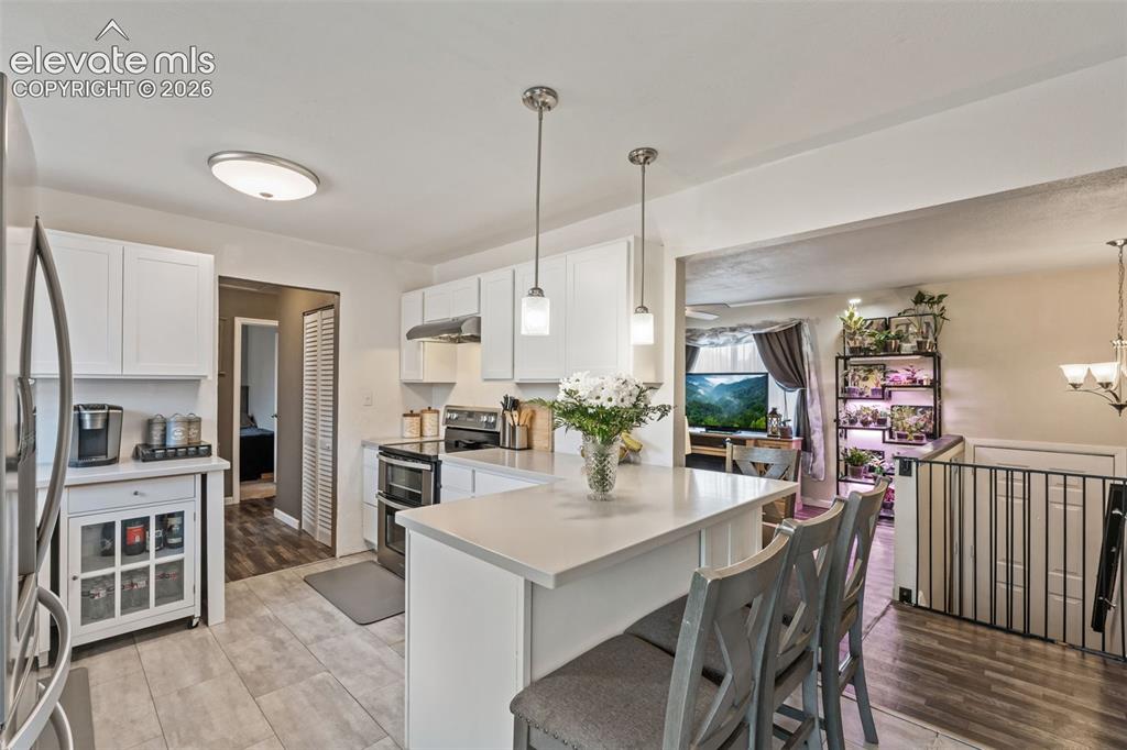 Image 14 of 48: Kitchen