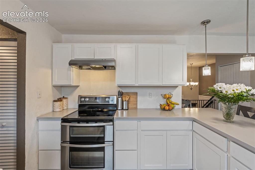 Image 17 of 48: Kitchen