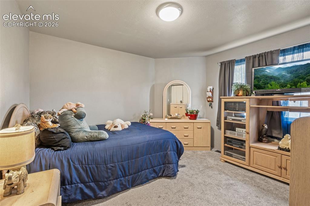Image 18 of 48: Bedroom