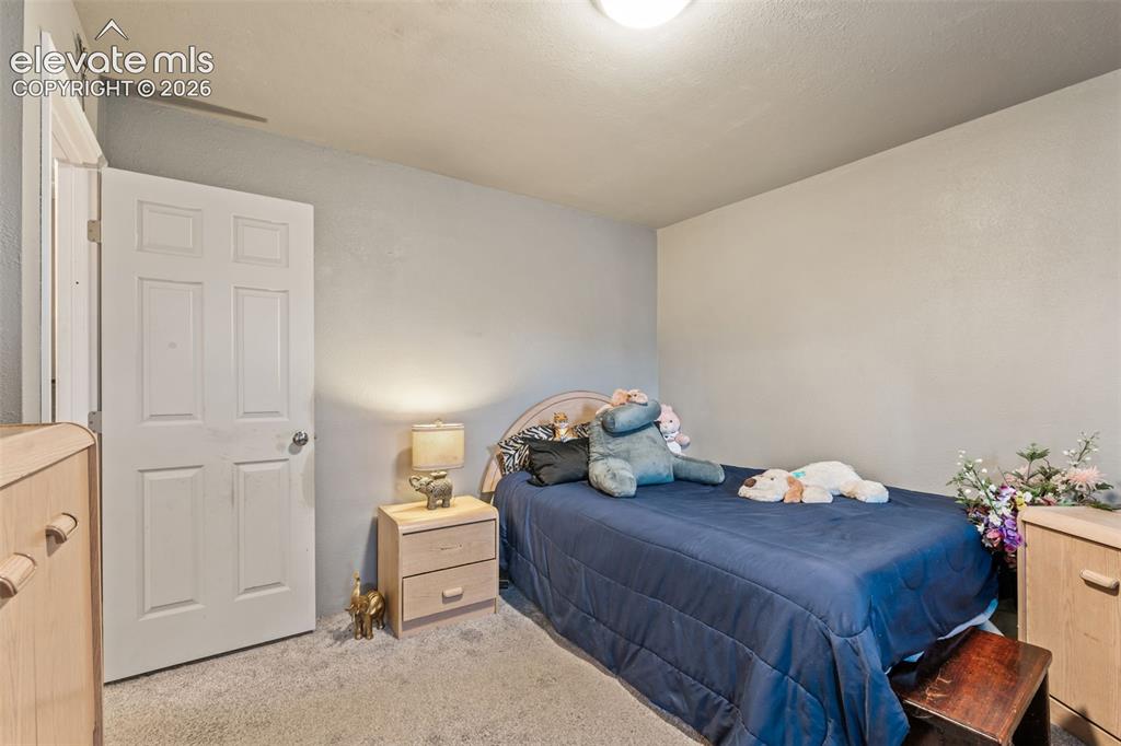 Image 19 of 48: Bedroom