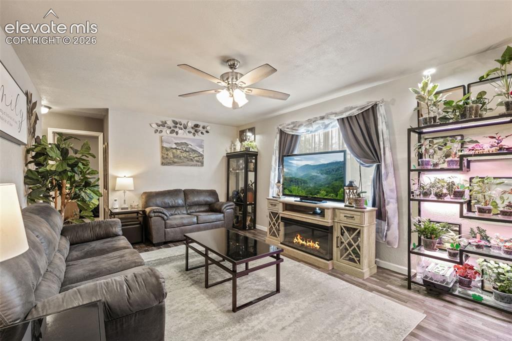 Image 7 of 48: Living Room