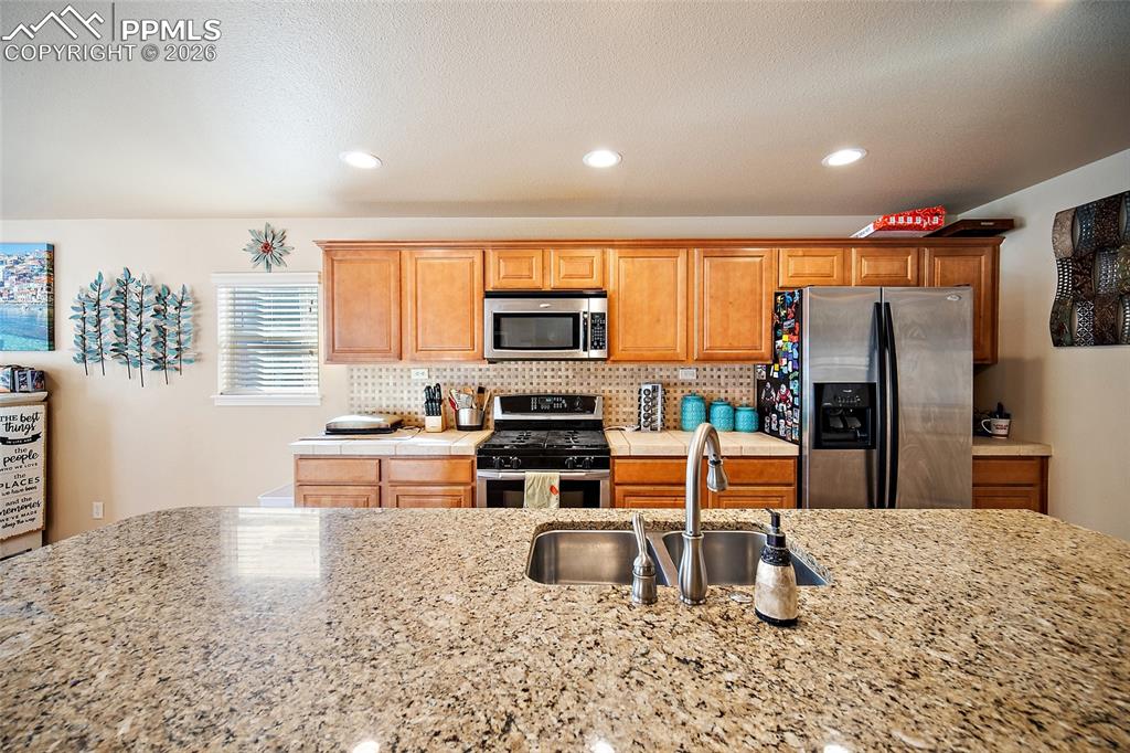 Image 14 of 49: Kitchen