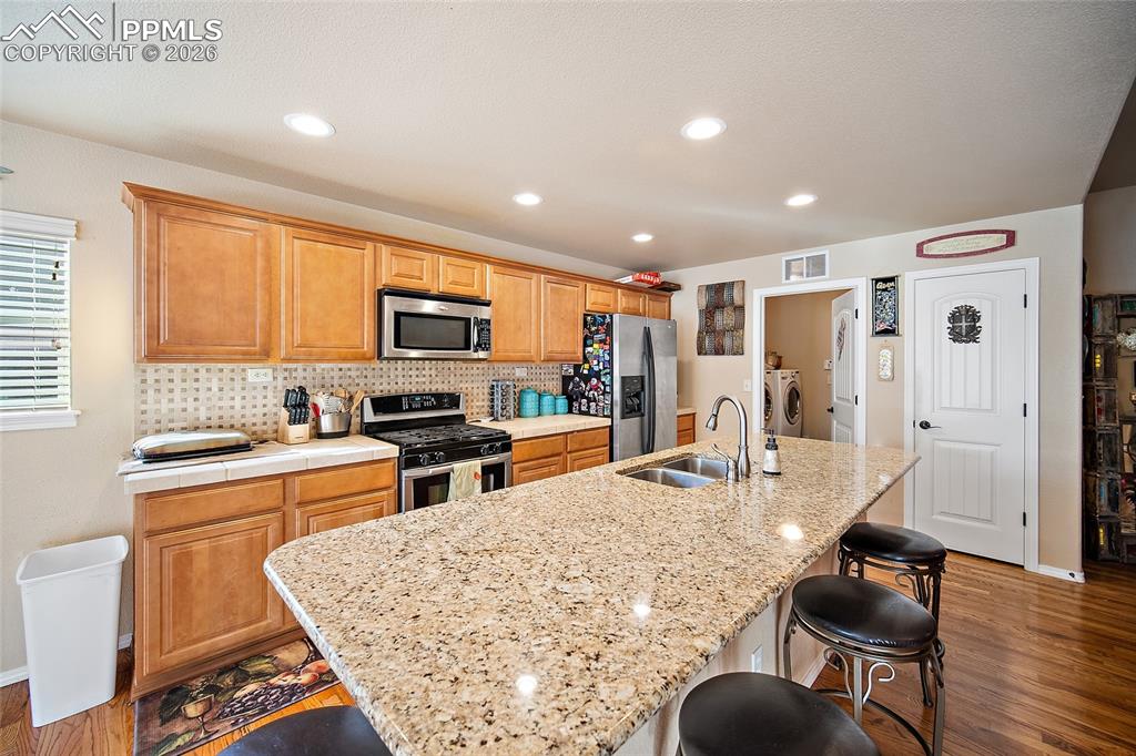 Image 15 of 49: Kitchen