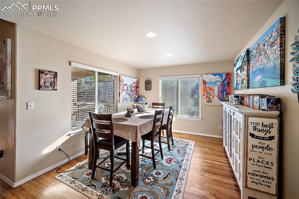 Image 18 of 49: Dining Area