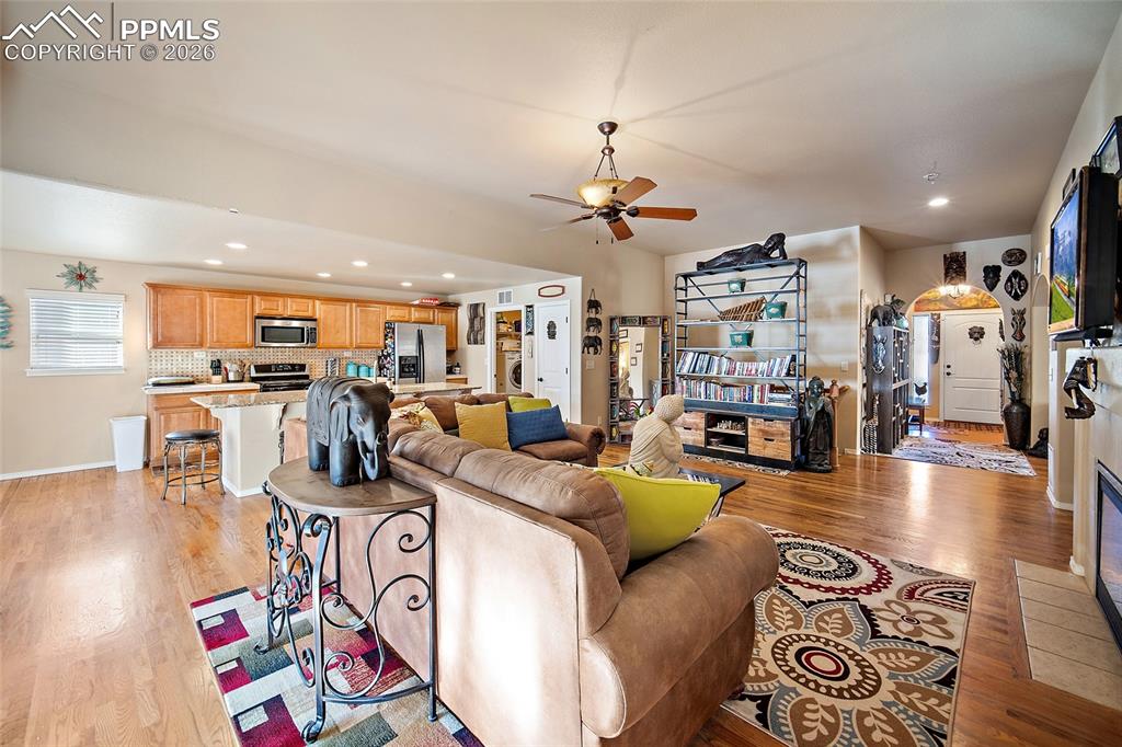 Image 27 of 49: Living Room