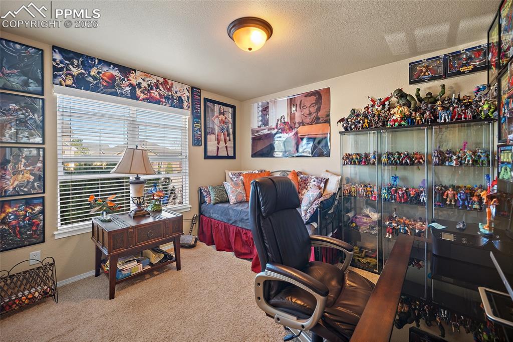 Image 29 of 49: Office