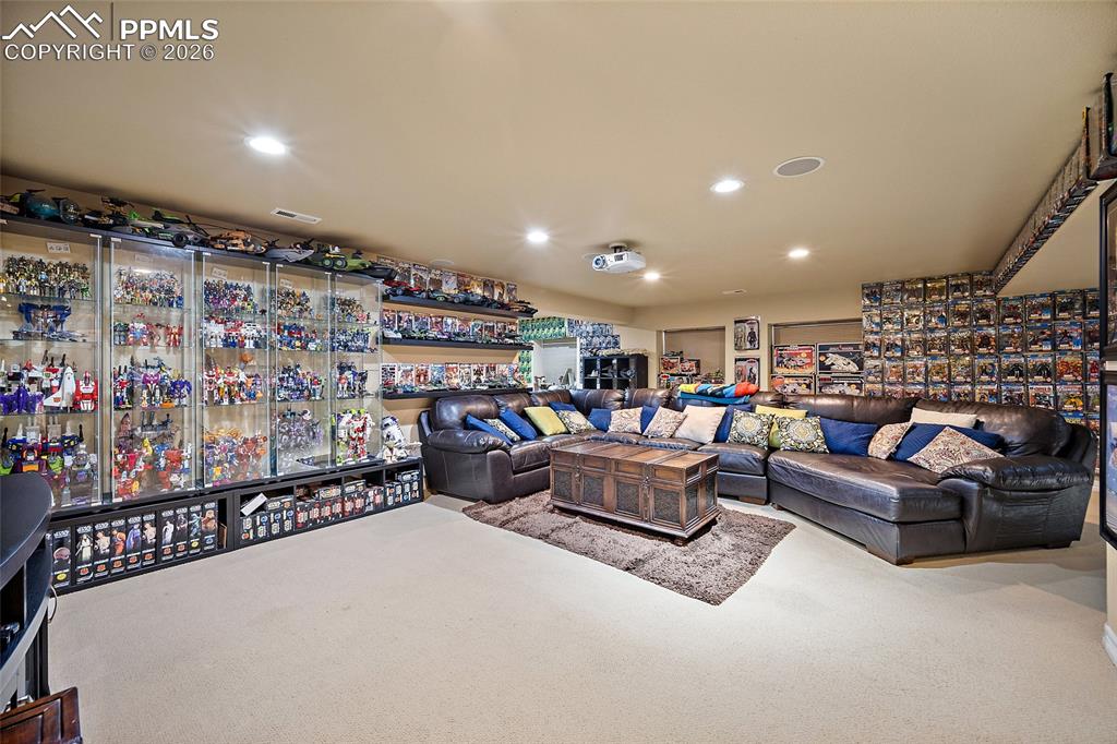 Image 38 of 49: Living Room