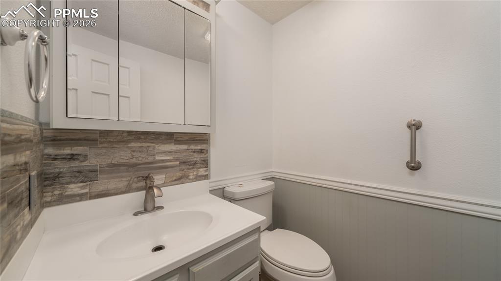 Image 10 of 24: Bathroom