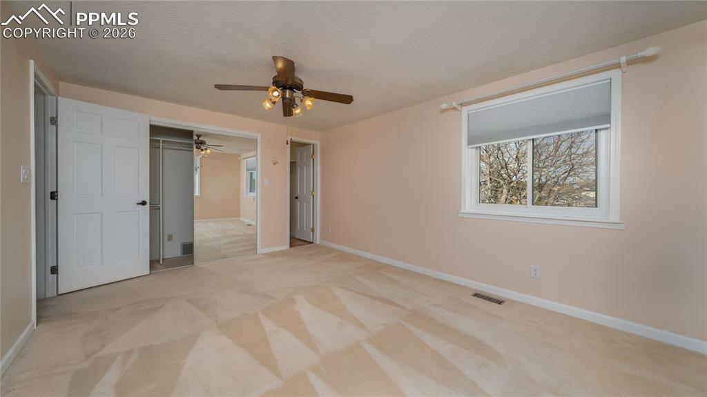 Image 12 of 24: Bedroom