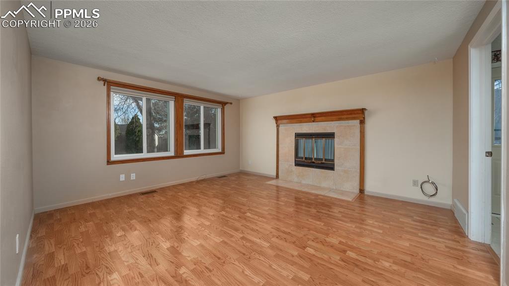 Image 7 of 24: Living Room