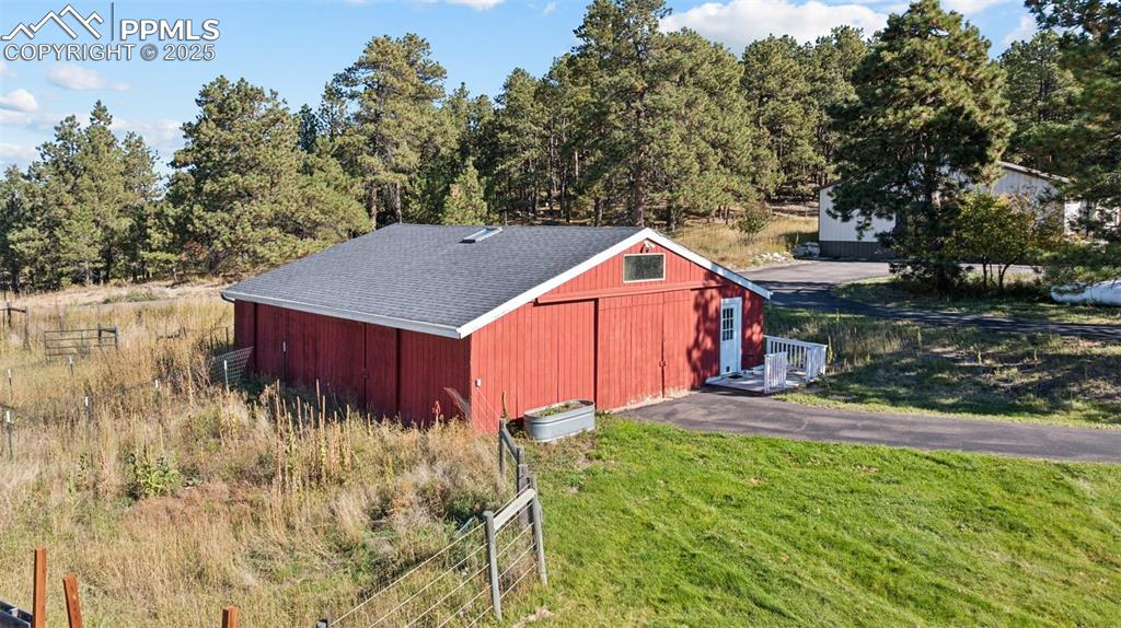 Image 33 of 49: 1 Structure Barn with Stalls