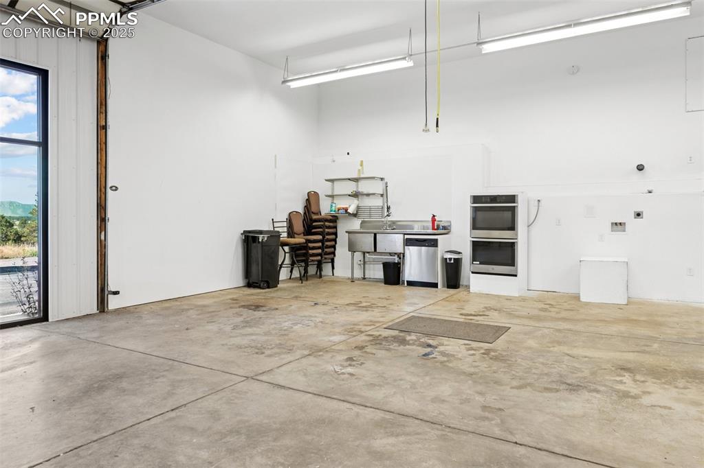 Image 39 of 49: 3 Structure - Kitchenette