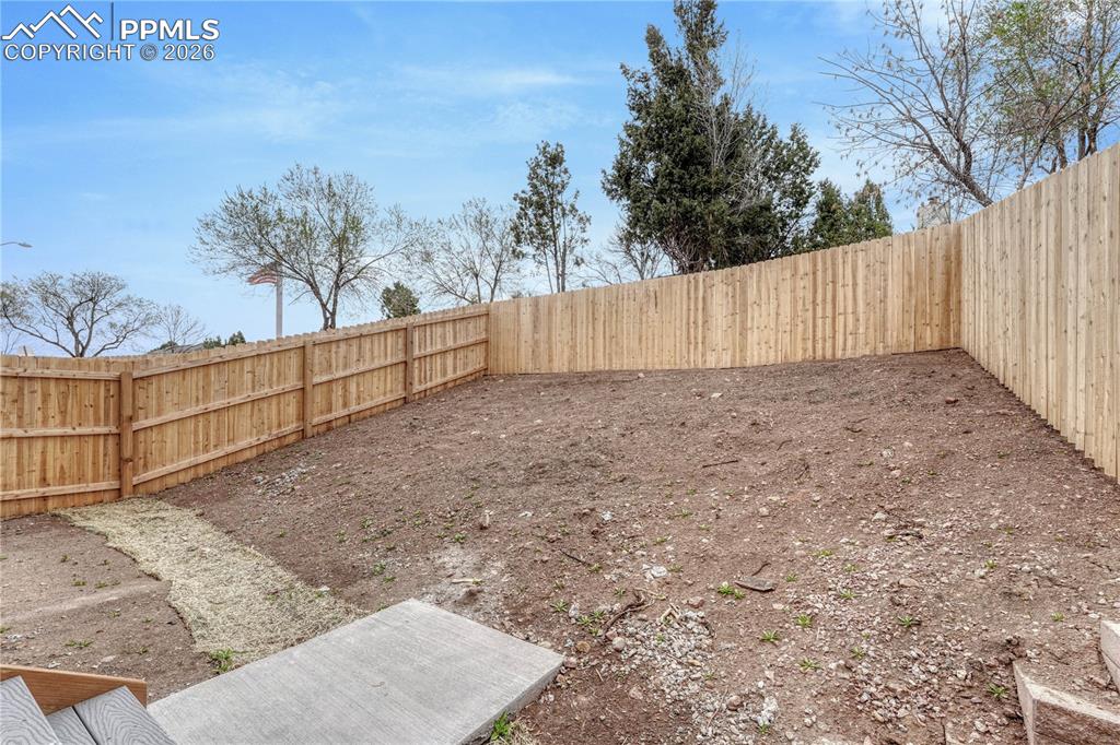 Image 41 of 47: Yard