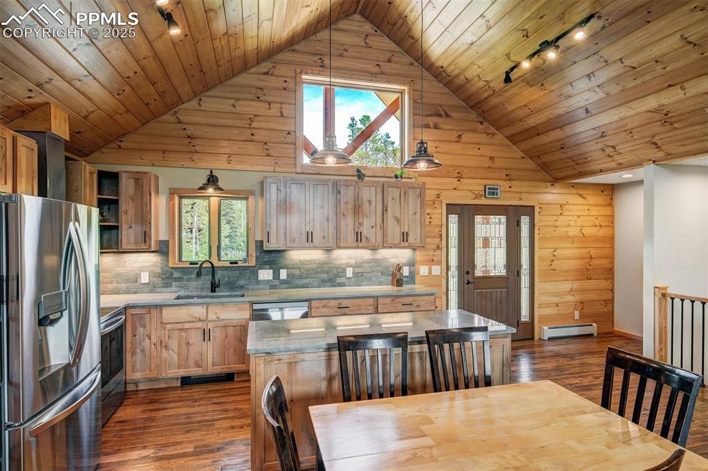 Image 11 of 45: Kitchen