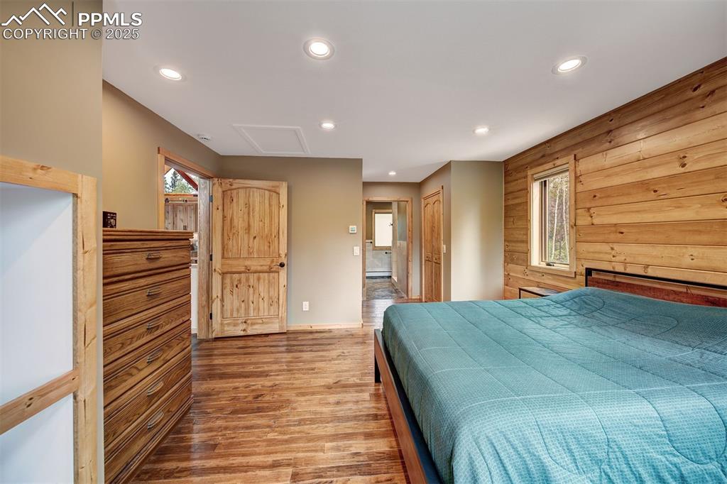 Image 17 of 45: Bedroom