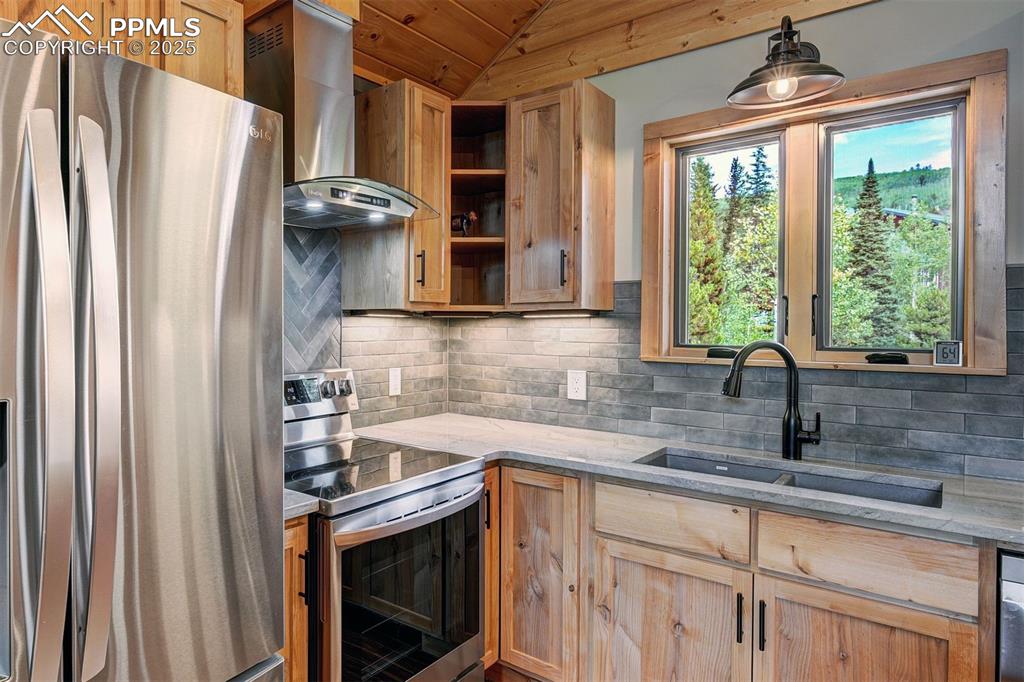 Image 2 of 45: Kitchen