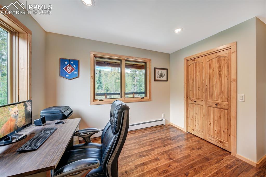 Image 24 of 45: Office