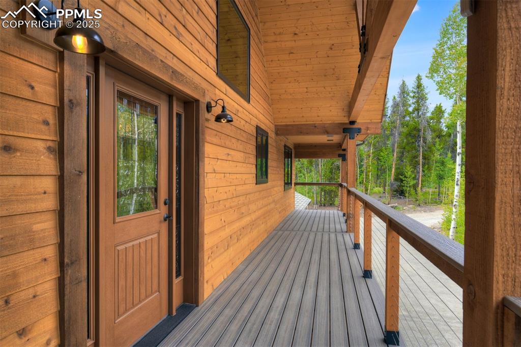 Image 32 of 45: Deck