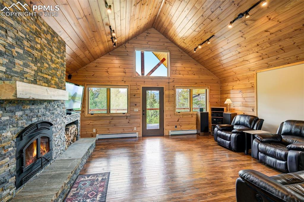 Image 7 of 45: Living Room