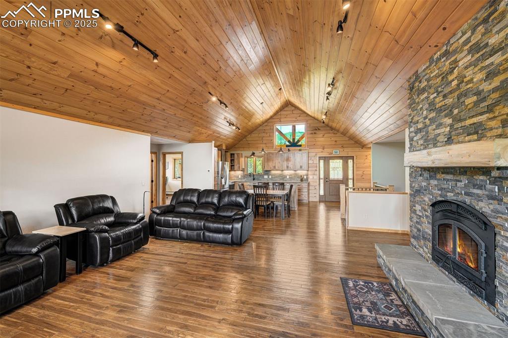 Image 8 of 45: Living Room