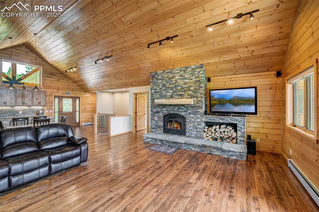 Image 9 of 45: Living Room