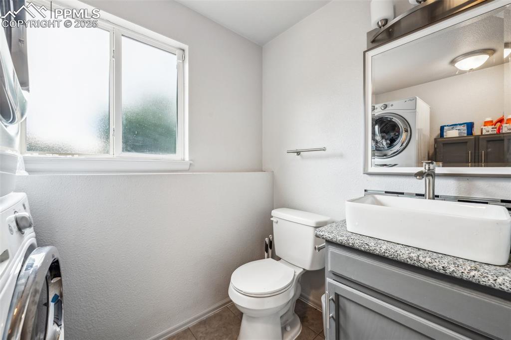 Image 10 of 19: Updated bathroom with modern finishes, laundry hookups, and natural light.