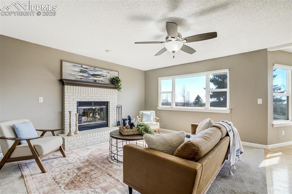 Image 14 of 50: Living Room