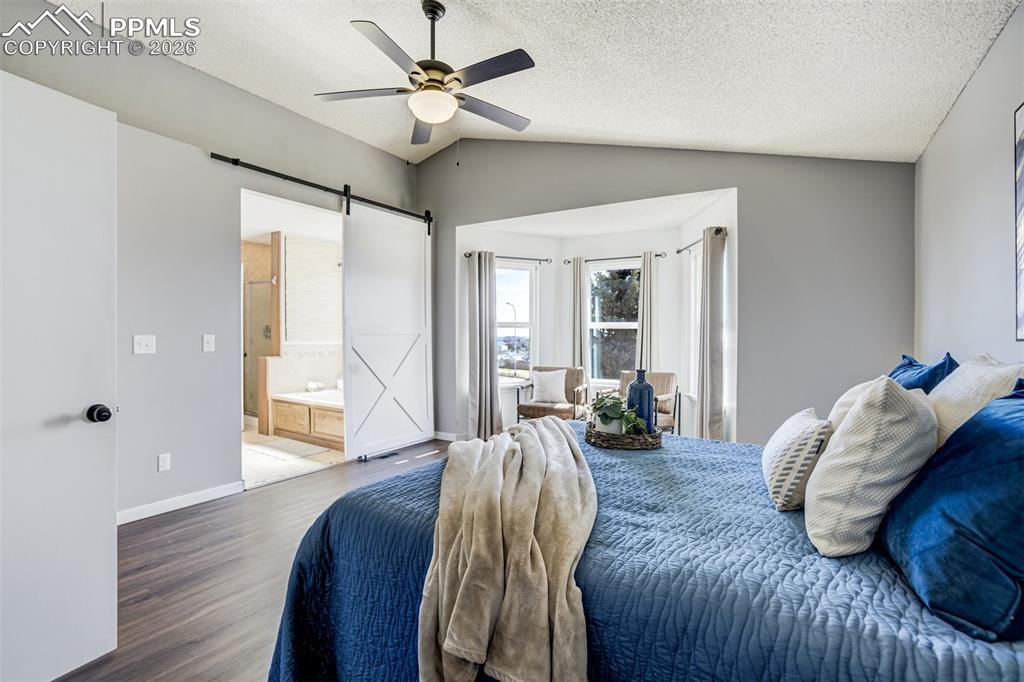 Image 21 of 50: Bedroom