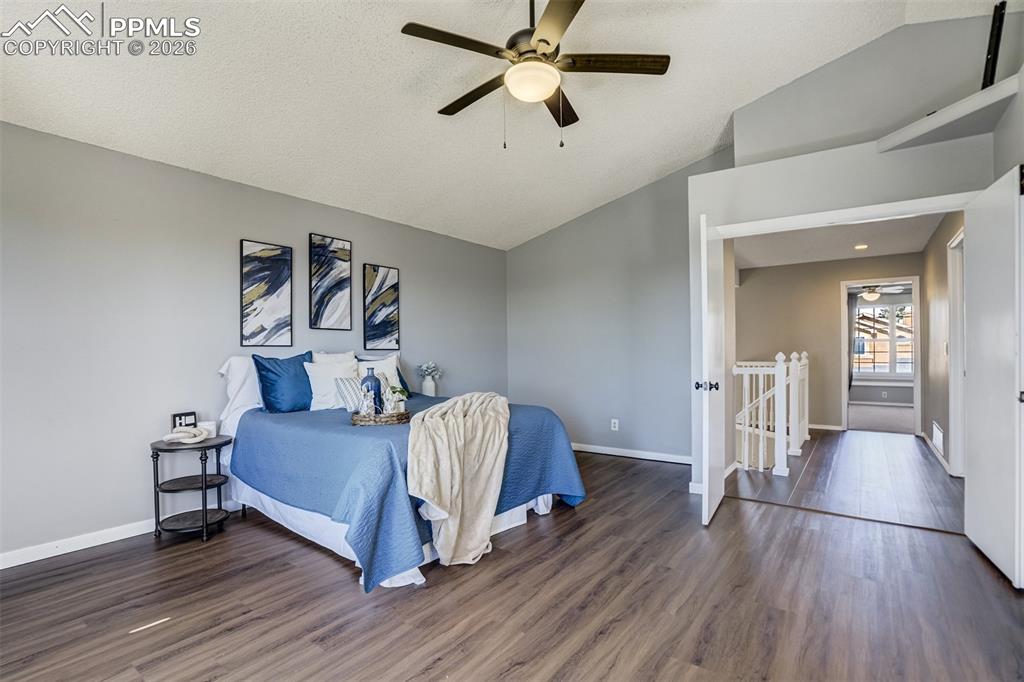 Image 22 of 50: Bedroom