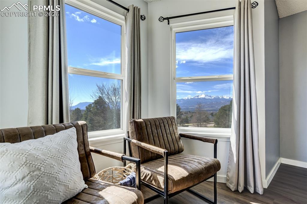 Image 23 of 50: Sitting Room