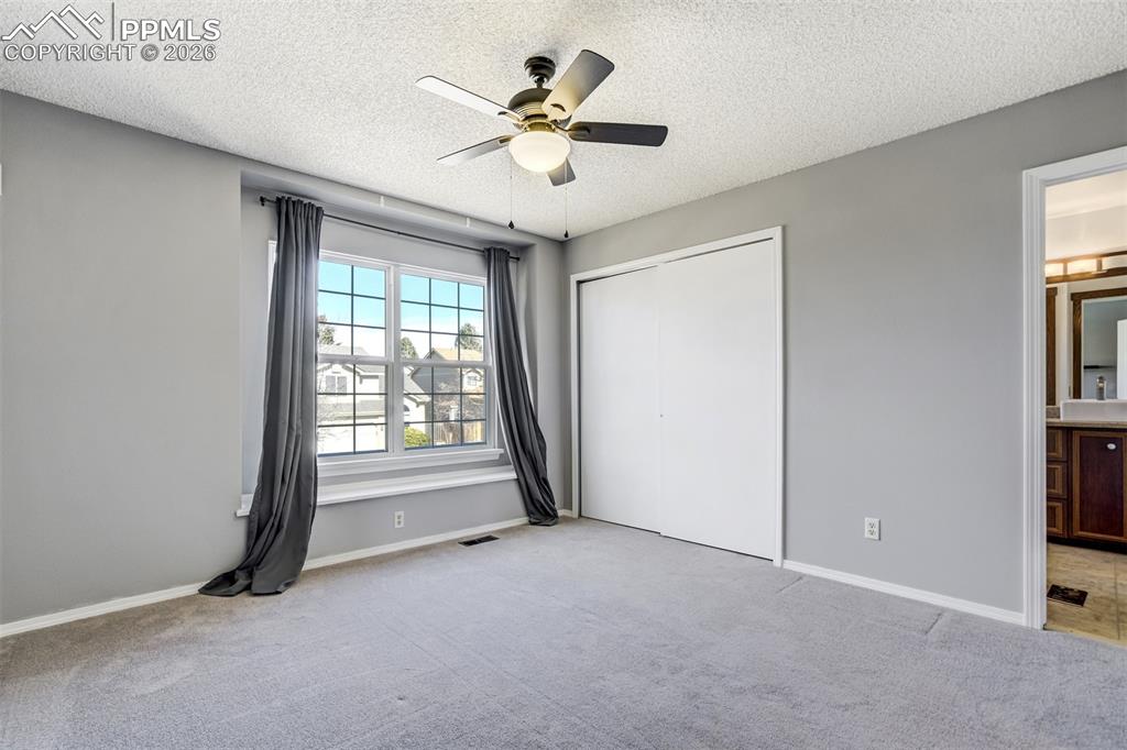 Image 26 of 50: Bedroom