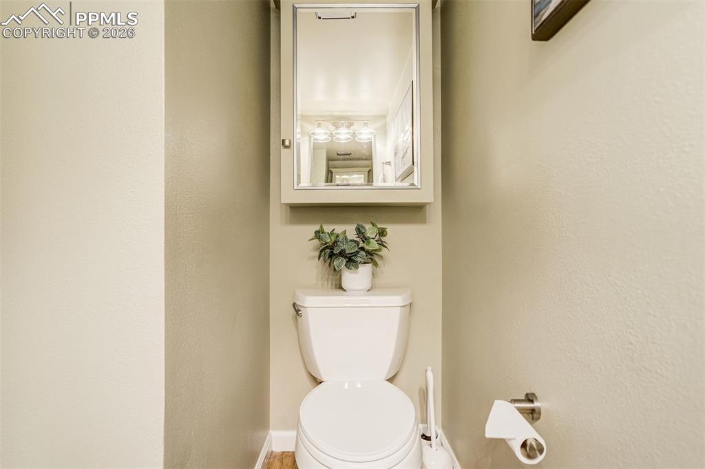 Image 32 of 50: Bathroom