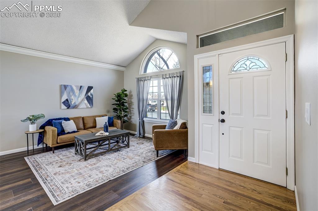 Image 4 of 50: Entry