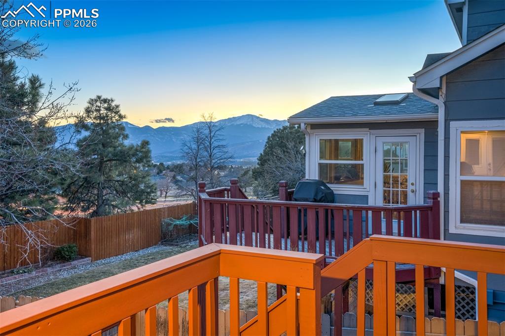 Image 41 of 50: Deck