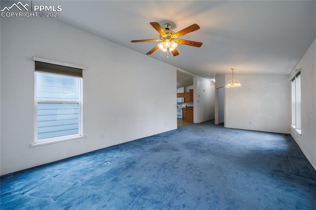 Image 10 of 26: Large living room