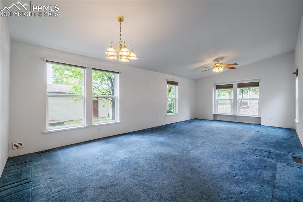 Image 11 of 26: Living room
